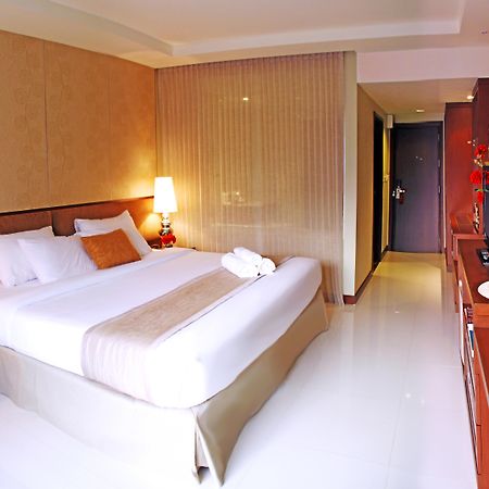 Intimate Hotel Pattaya - SHA Extra Plus Esterno foto